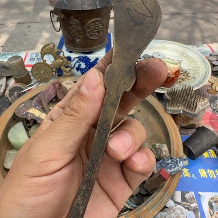 辉***废旧金属制品工艺品