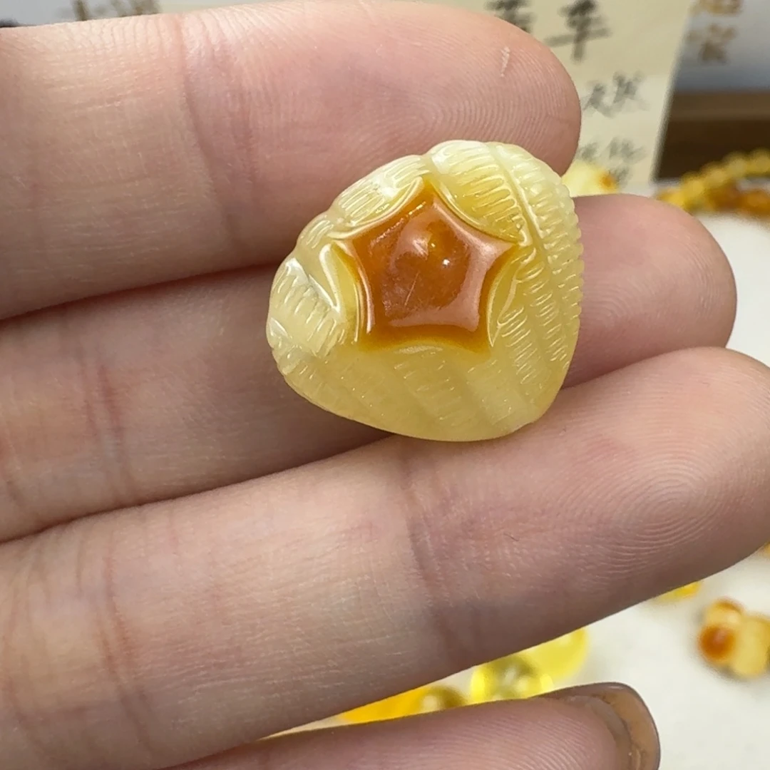 蜜蜡未镶嵌珠宝奇石全品通孔 19.7×17.2×10.2mm