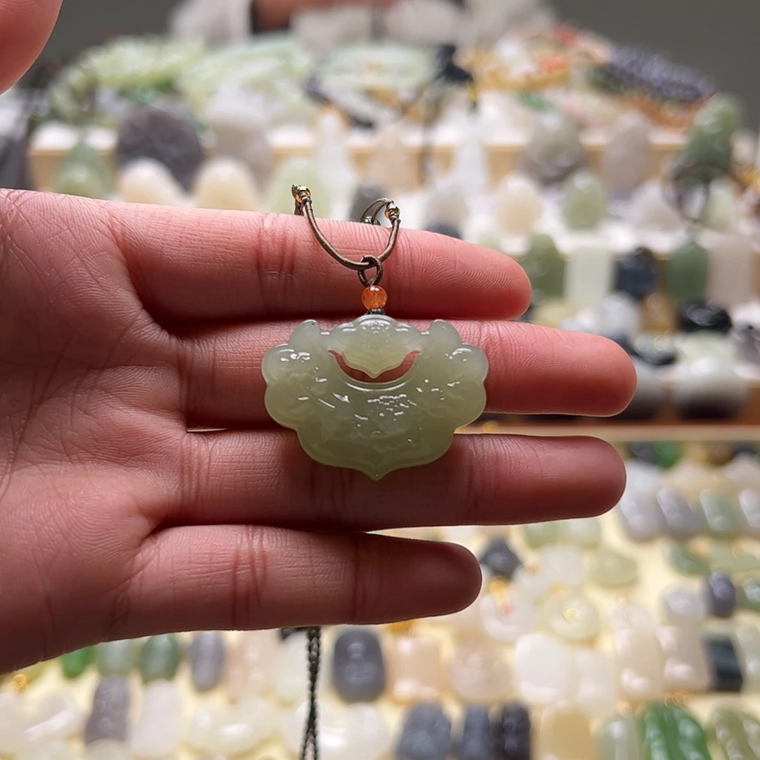 和田玉吊坠(赠链)未镶嵌