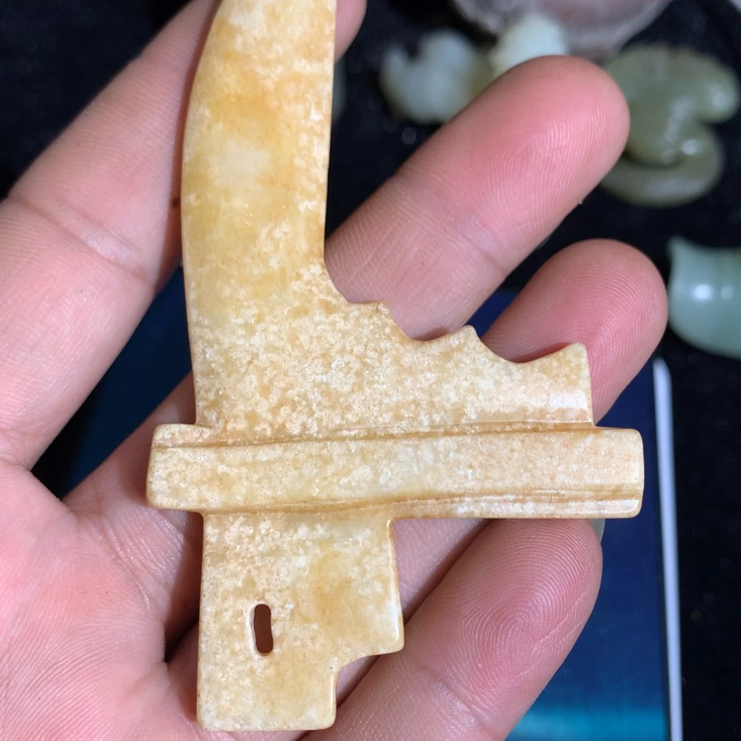 透闪石质玉未镶嵌颈饰