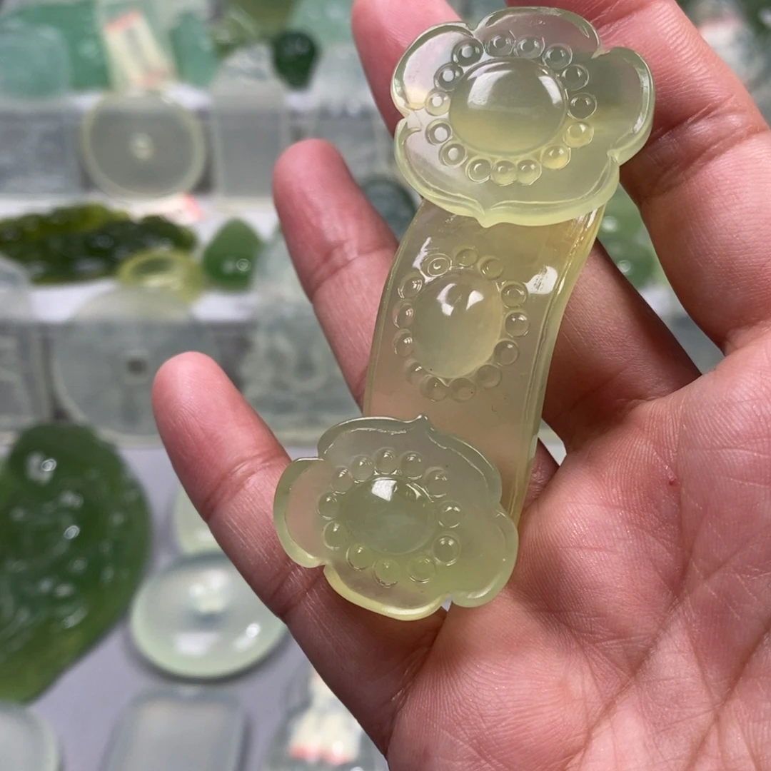 蛇纹石玉未镶嵌颈饰