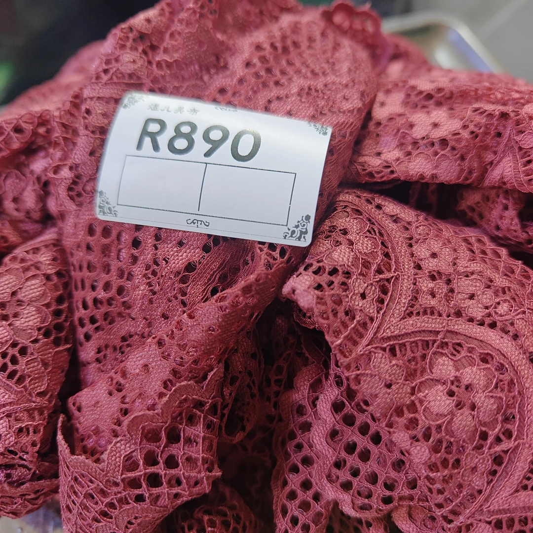 890胭脂红蕾丝布料长10米