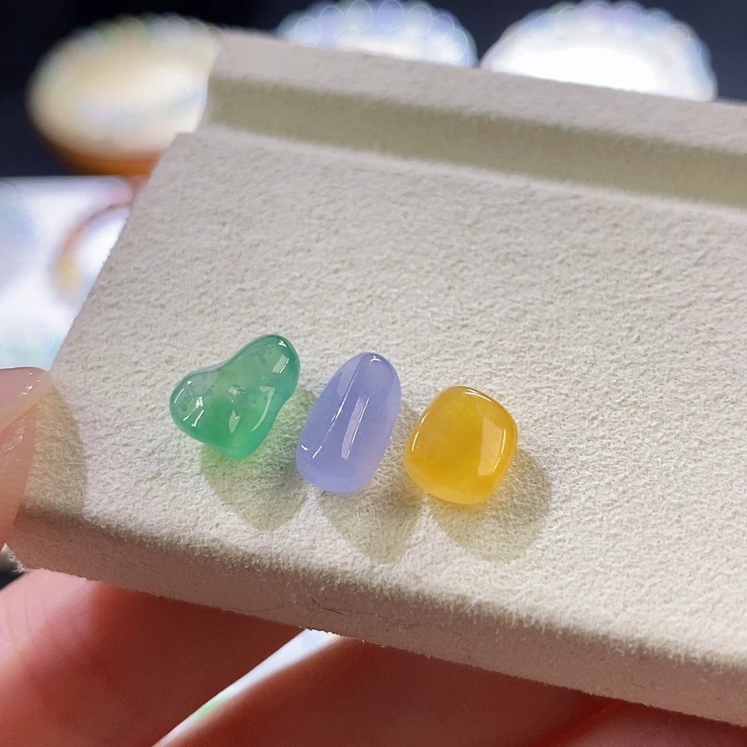 翡翠未镶嵌挂件随行