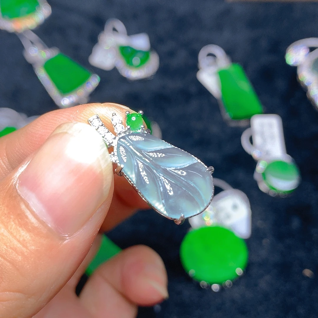 颈饰未镶嵌翡翠吊坠