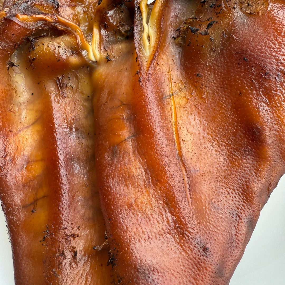 湖南双峰腊猪耳尖农家柴火烟熏腊猪耳尖下饭菜下酒菜