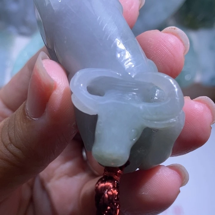【闪购商品】翡翠挂件未镶嵌牛