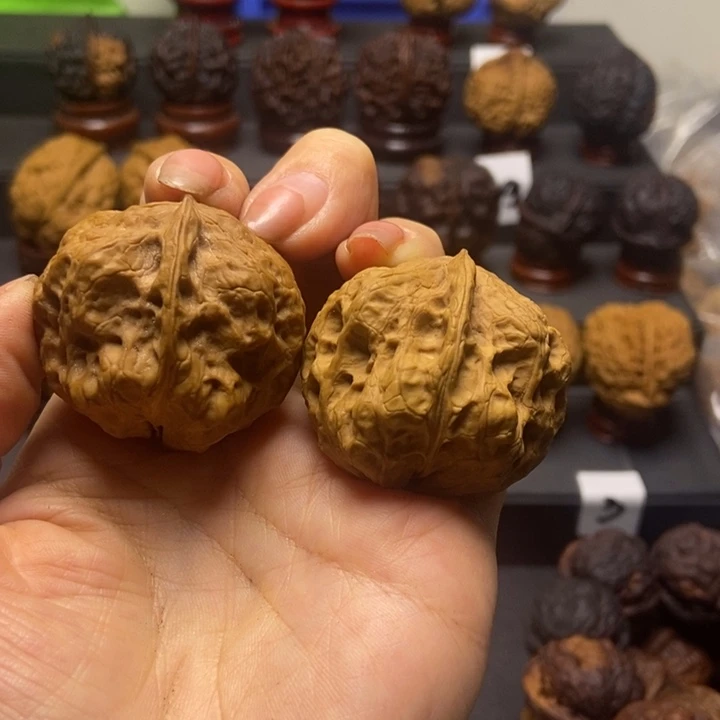 文玩核桃吊坠青哇王子