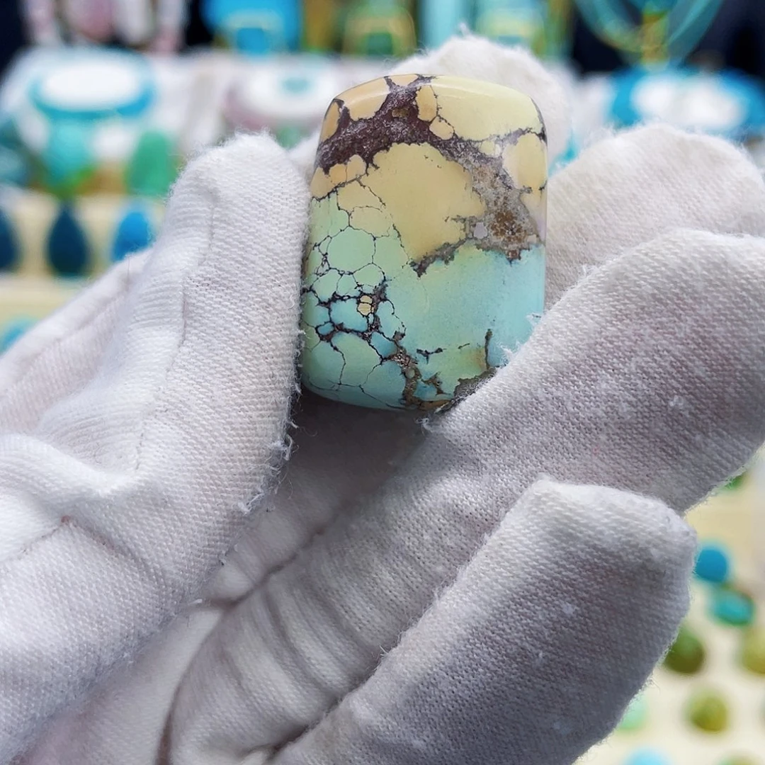 绿松石未镶嵌颈饰