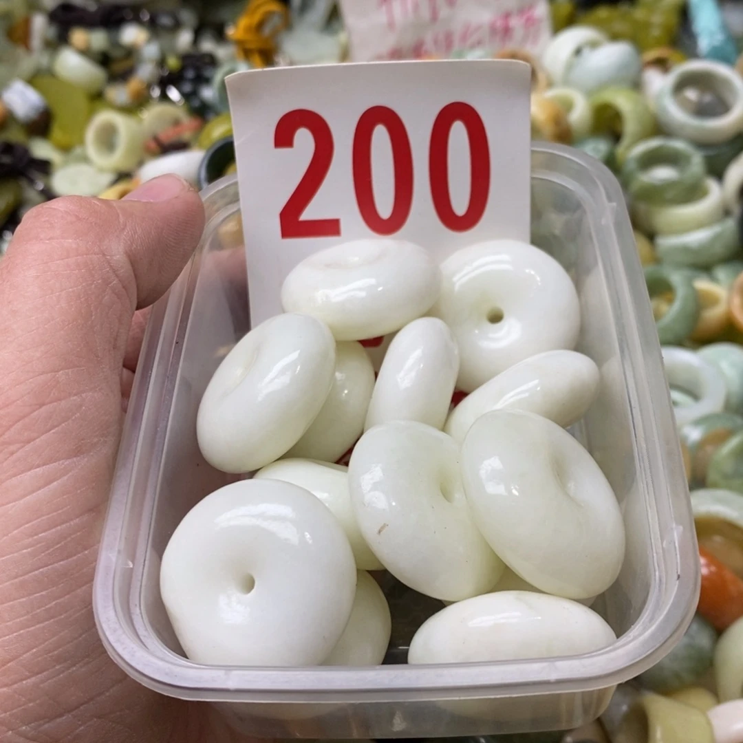 蛇纹石玉挂坠未镶嵌