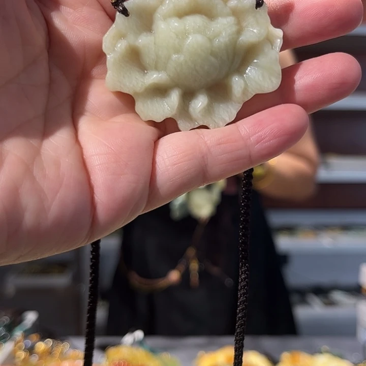 岫玉未镶嵌毛衣链