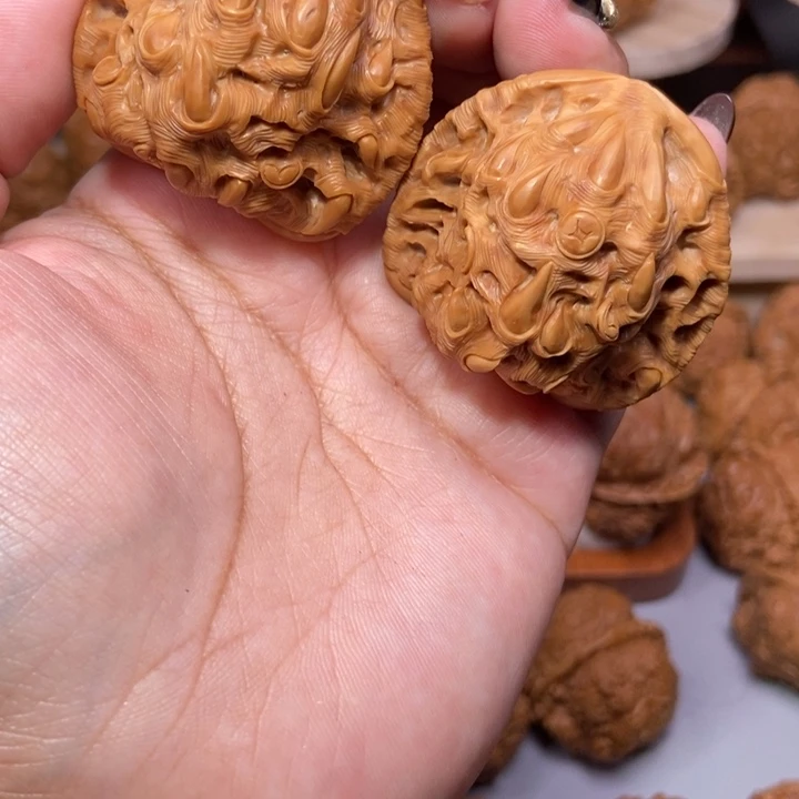 k***场南疆石雕刻的吞噬