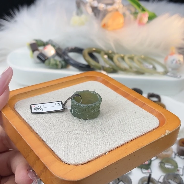 和田玉（糖玉）未镶嵌戒指t88碧玉羽毛直径17.8不退换