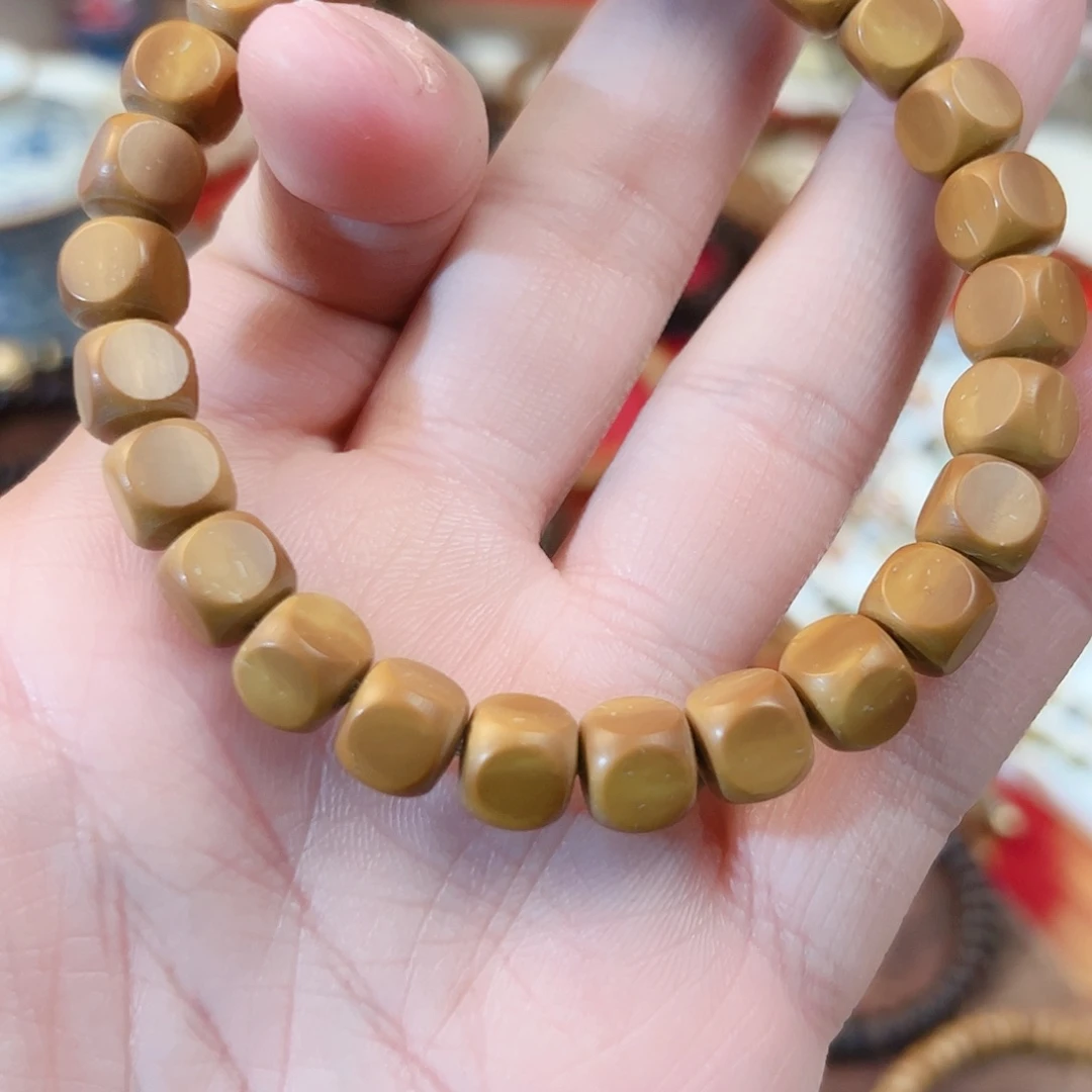 椰蒂吊坠我****膝手串一根呀