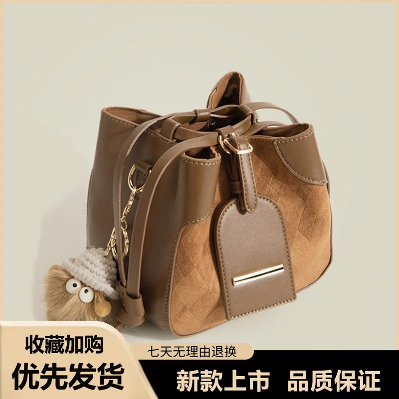 栗子水桶包包女秋冬2025新款时尚百搭小众复古通勤单肩斜挎小包包