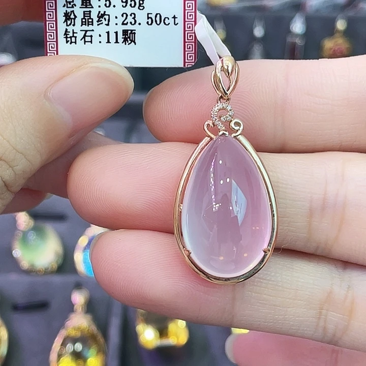 颈饰18K金镶嵌芙蓉石23.50克拉