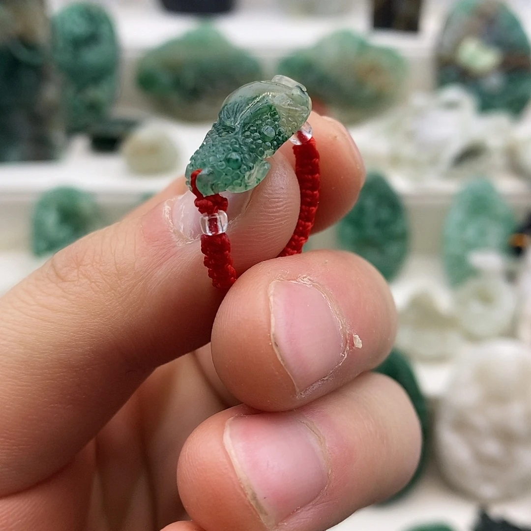 独山玉未镶嵌颈饰