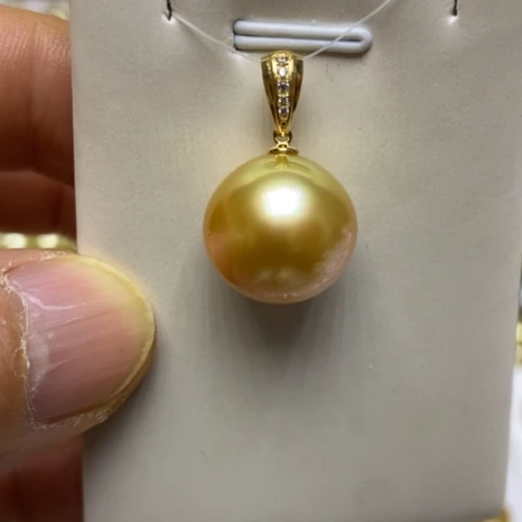 18K金镶嵌颈饰海水珍珠