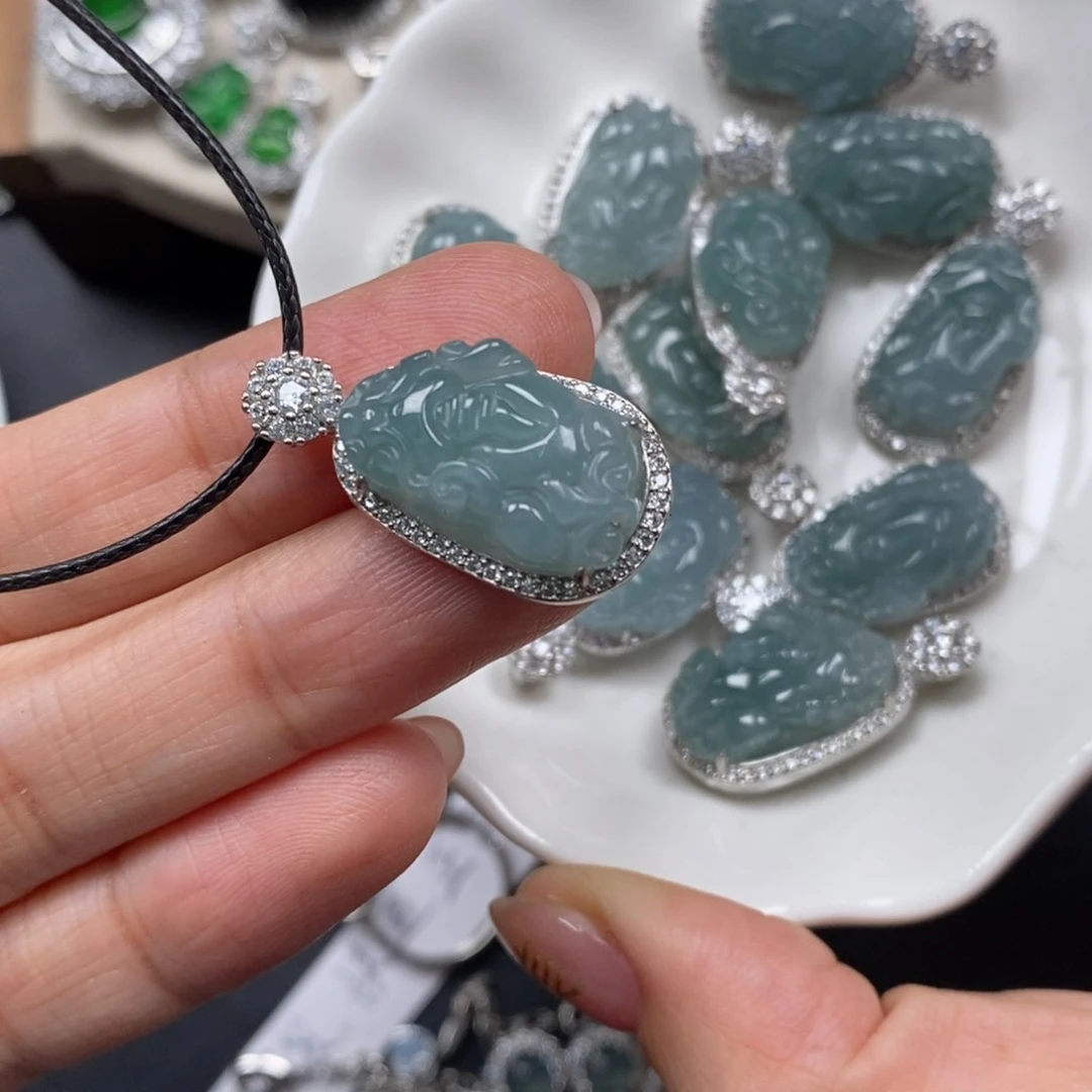 翡翠颈饰未镶嵌翡翠