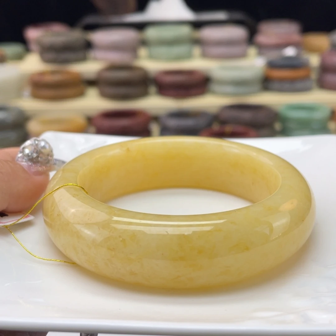 【闪购商品】石英质玉手镯未镶嵌咩*