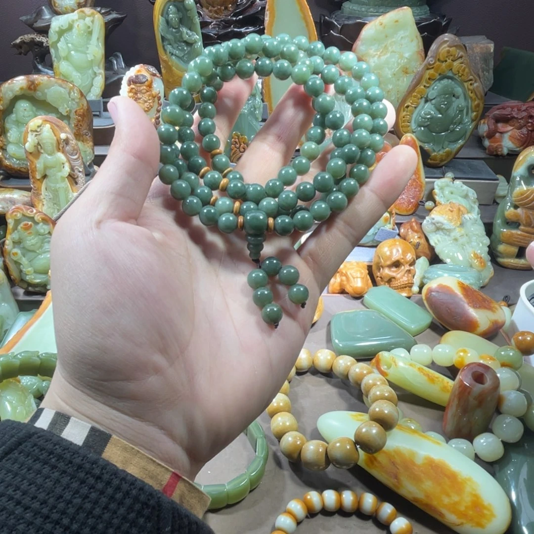 透闪石质玉未镶嵌珠宝奇石