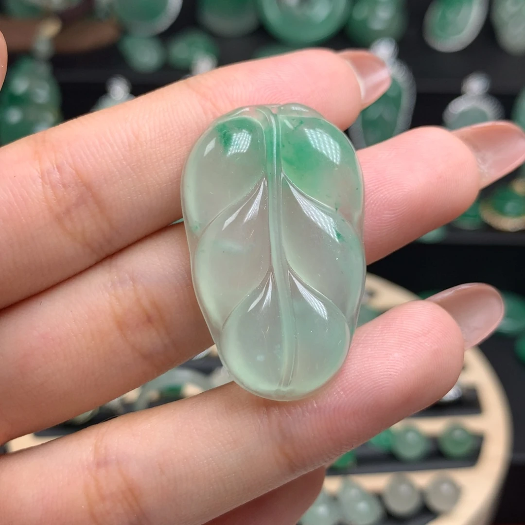 石英质玉（非洲翠）未镶嵌颈饰