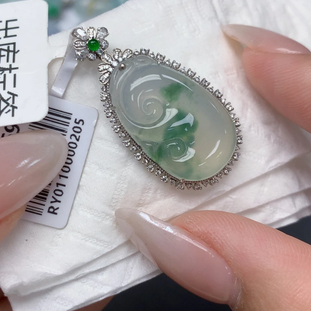 颈饰18K金镶嵌翡翠