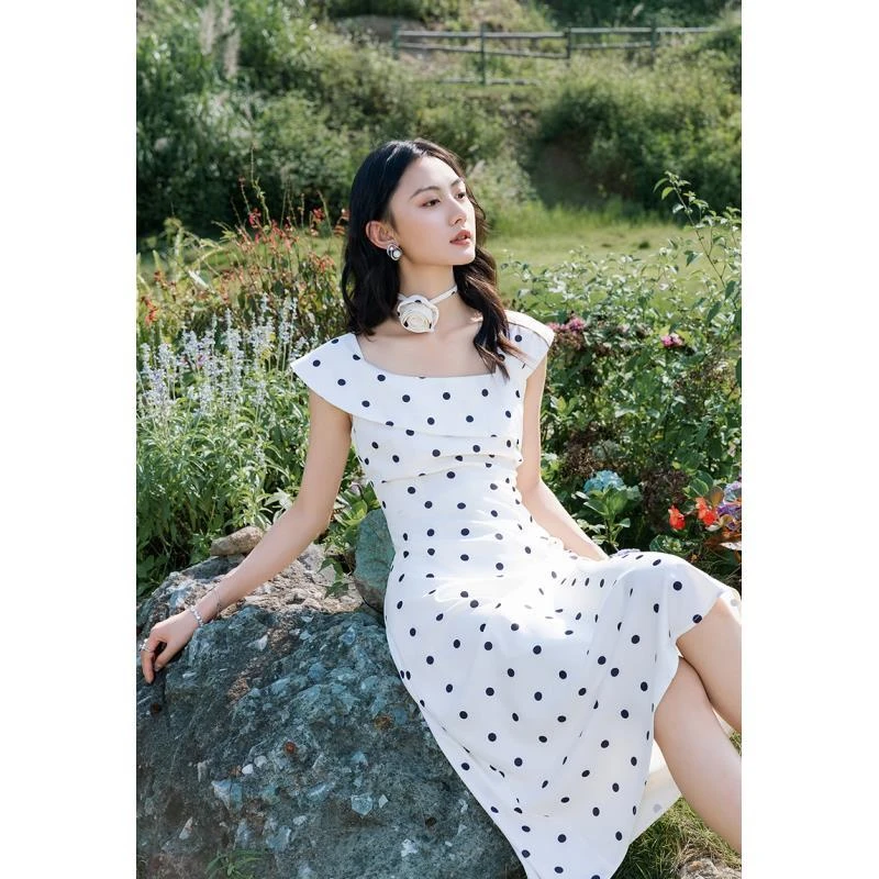 爱客波点斜领花朵夏季新款连衣裙YA25219L008