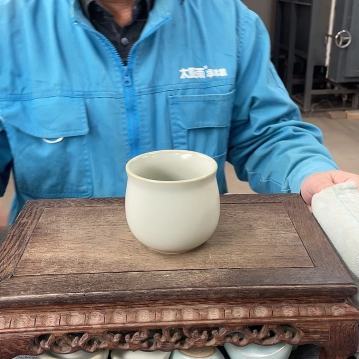 摆件月白釉大福袋杯