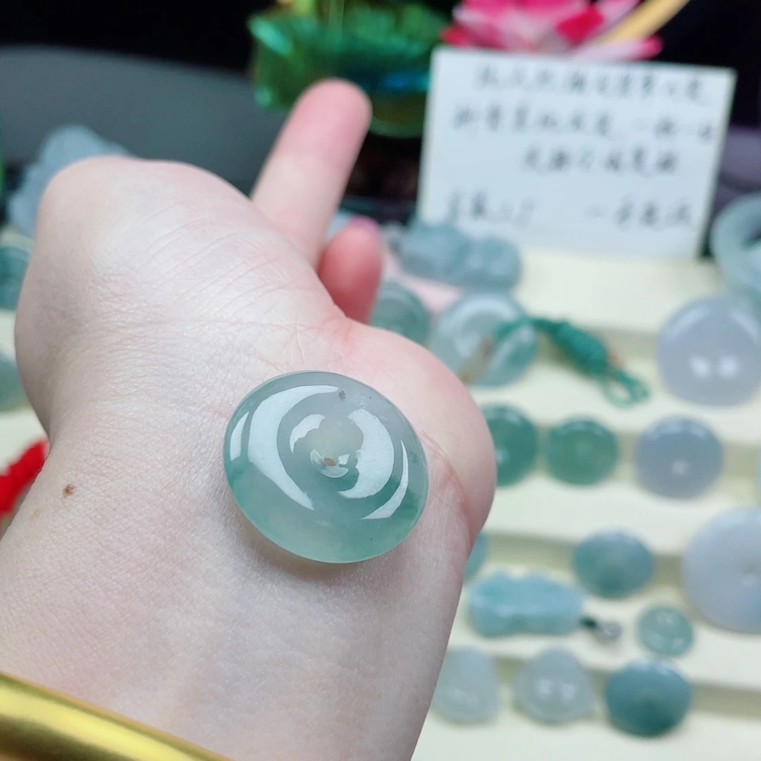 颈饰未镶嵌翡翠小***?868686565