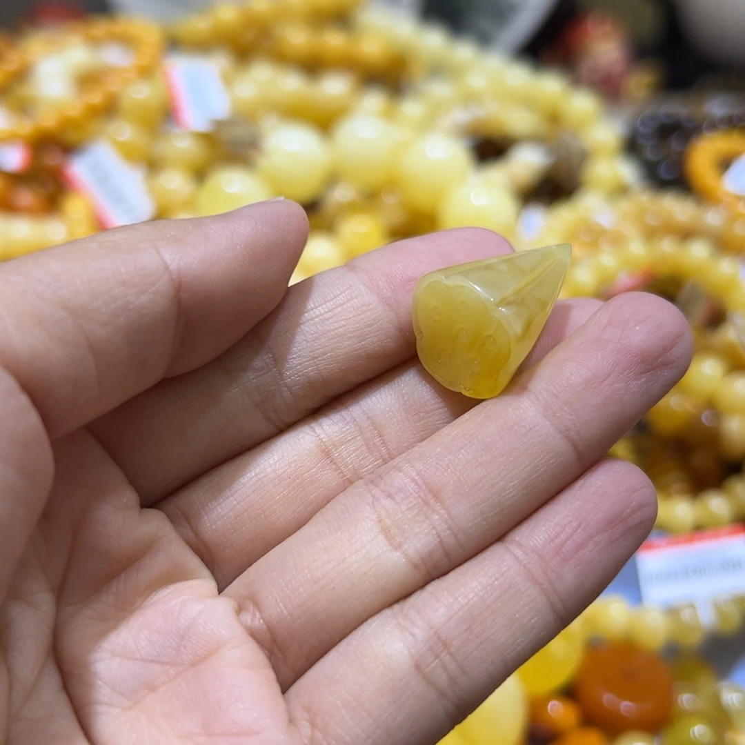 琥珀珠宝奇石未镶嵌