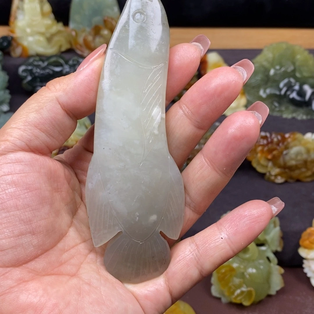 蛇纹石玉颈饰未镶嵌
