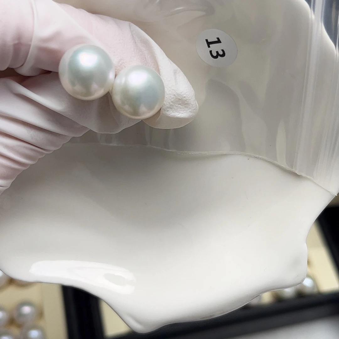 奥***奥银S925镶嵌淡水珍珠耳饰