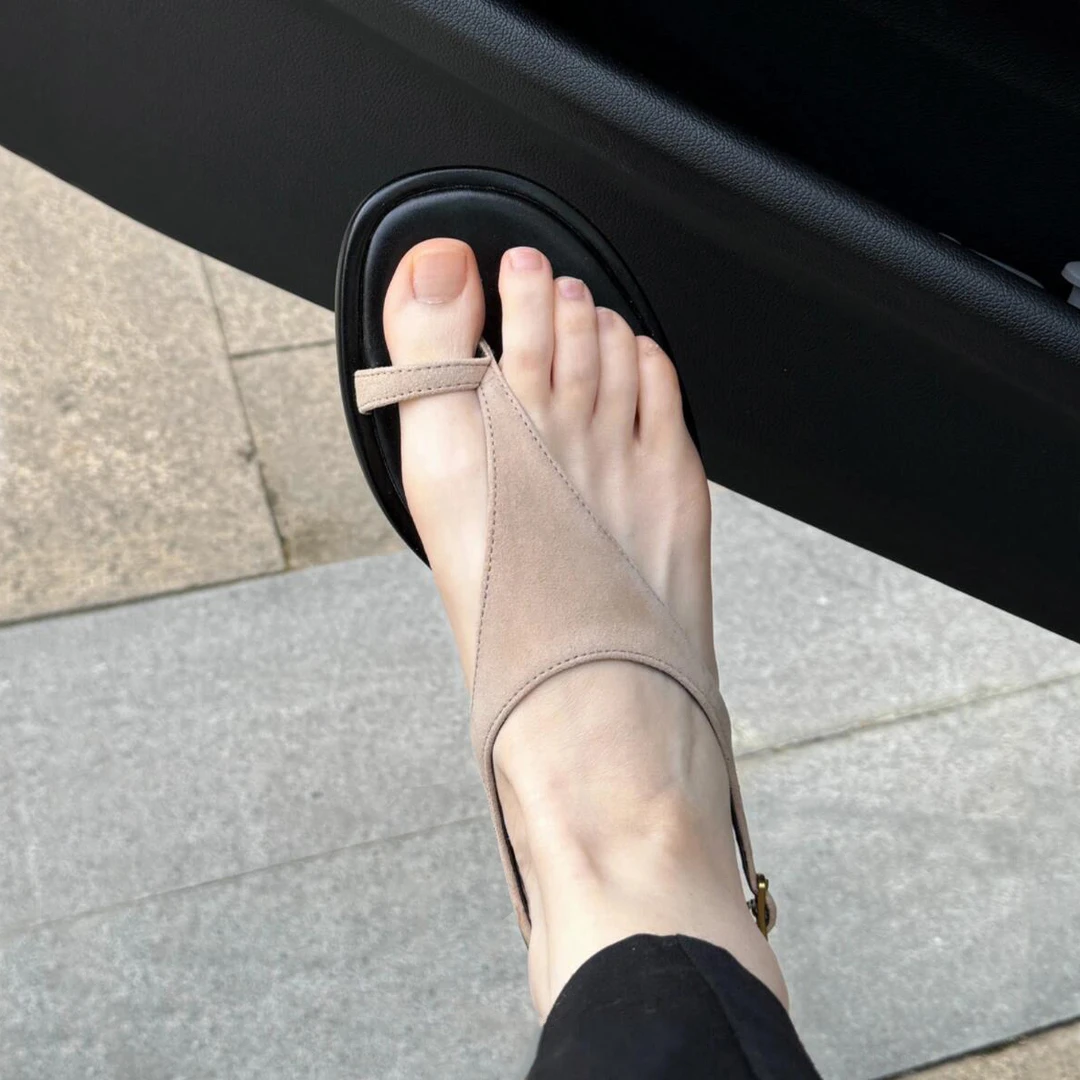 新疆西藏包邮牛皮版~显脚小真皮套趾平底小凉鞋女夏外穿软底罗马