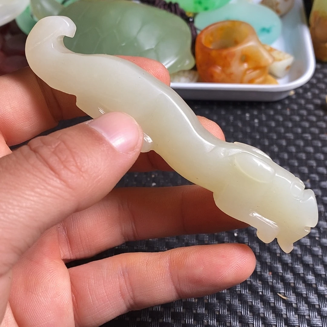 岫岩老玉（透闪石质玉）未镶嵌珠宝奇石