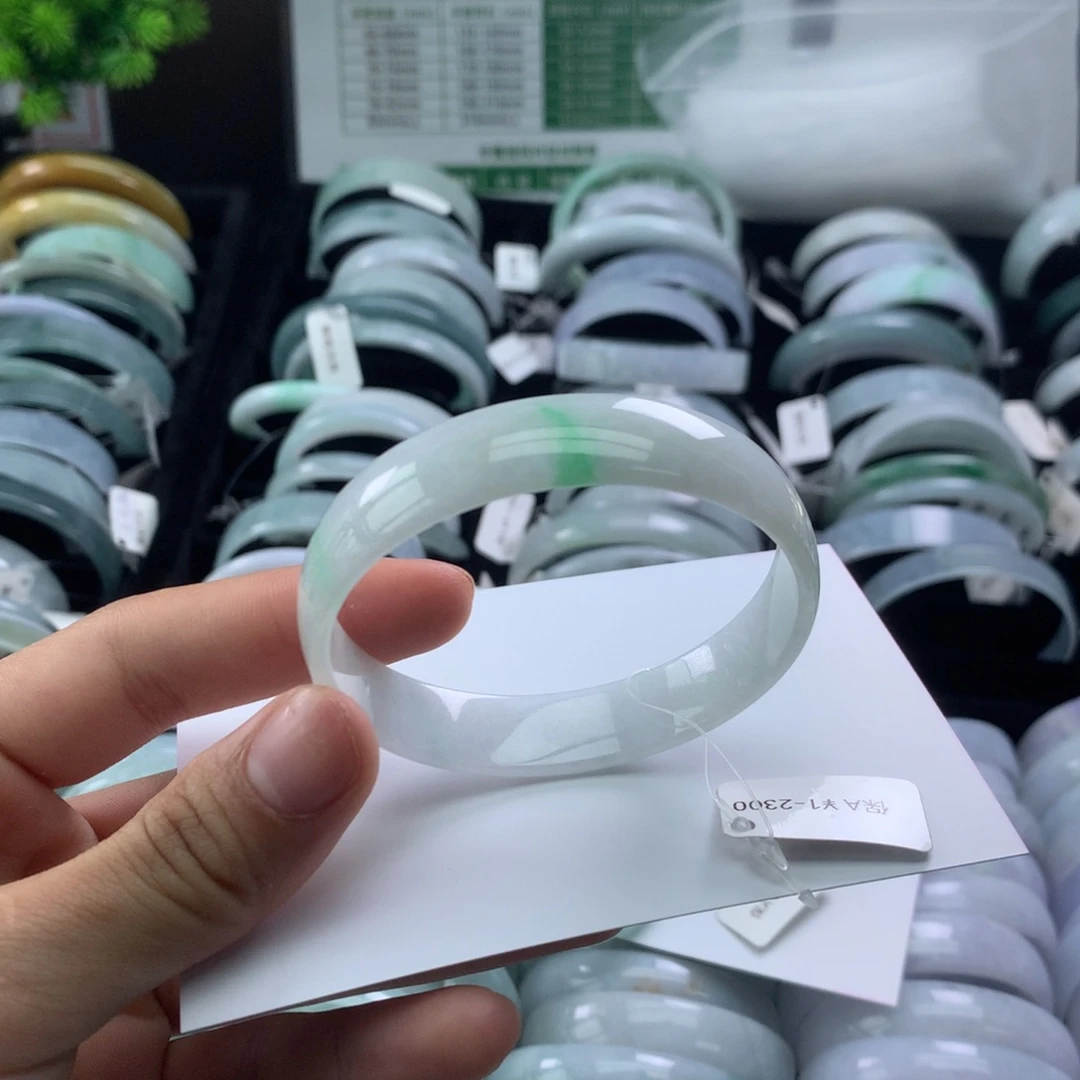 翡翠手镯未镶嵌公主