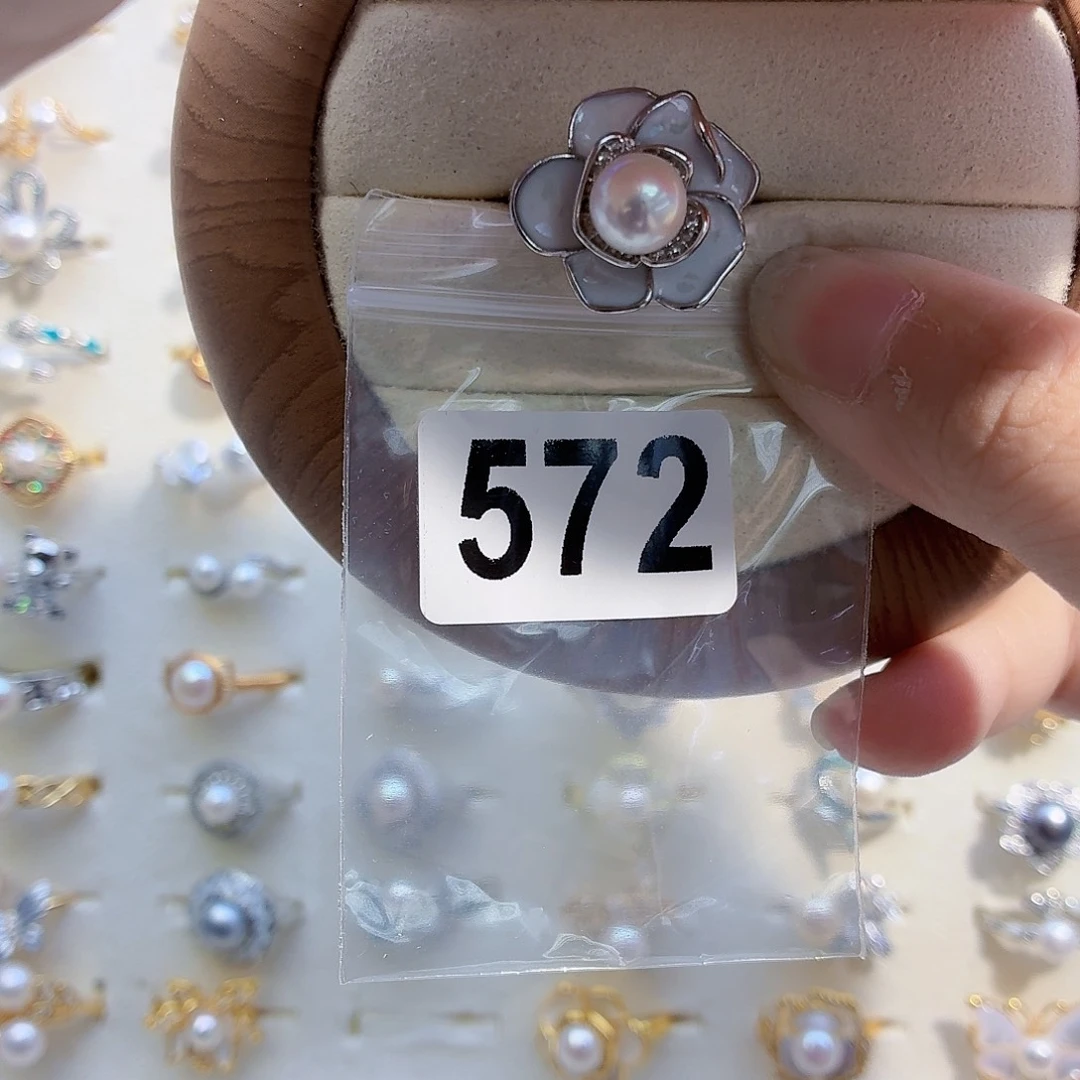 淡水珍珠合金耳饰