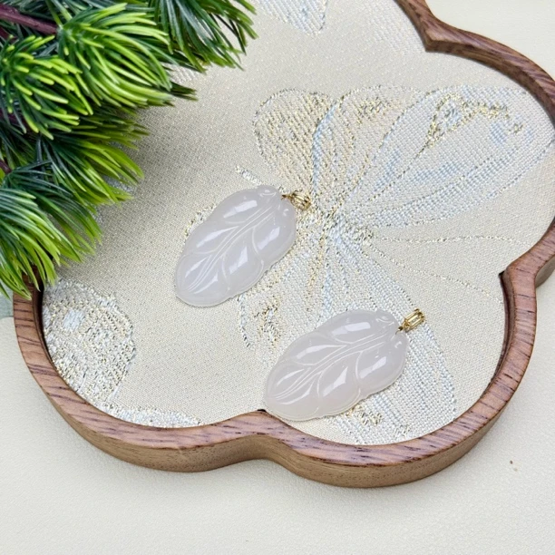 BY12045和田玉白玉叶子吊坠18k金镶35*20*5mm+多样性发其一