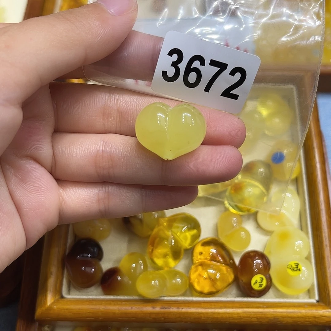 琥珀未镶嵌珠宝奇石