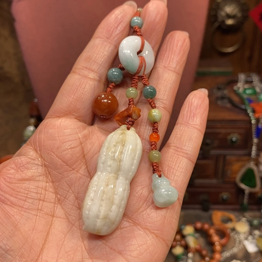 翡翠吊坠(赠链)未镶嵌