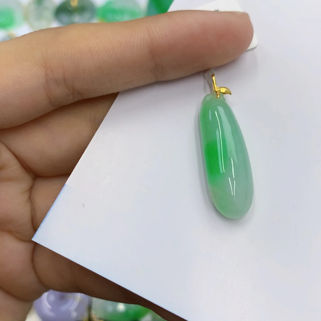 翡翠18K金镶嵌颈饰翡翠