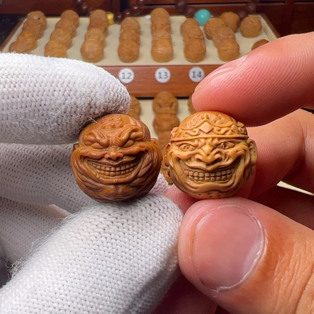 猴头核桃把件精修两个瑕疵