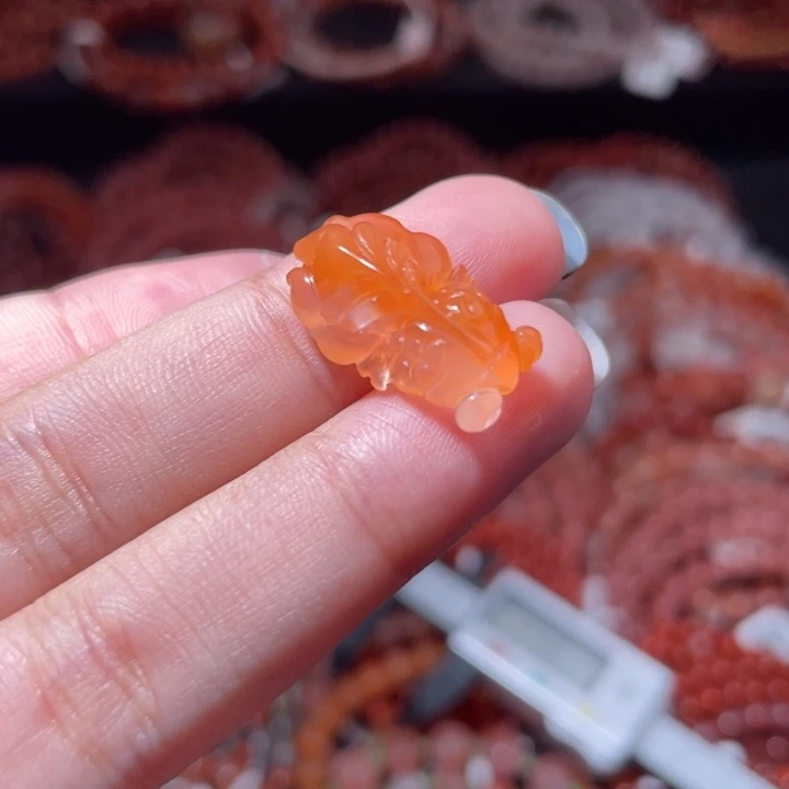 南红玛瑙未镶嵌金鱼1823打孔备注