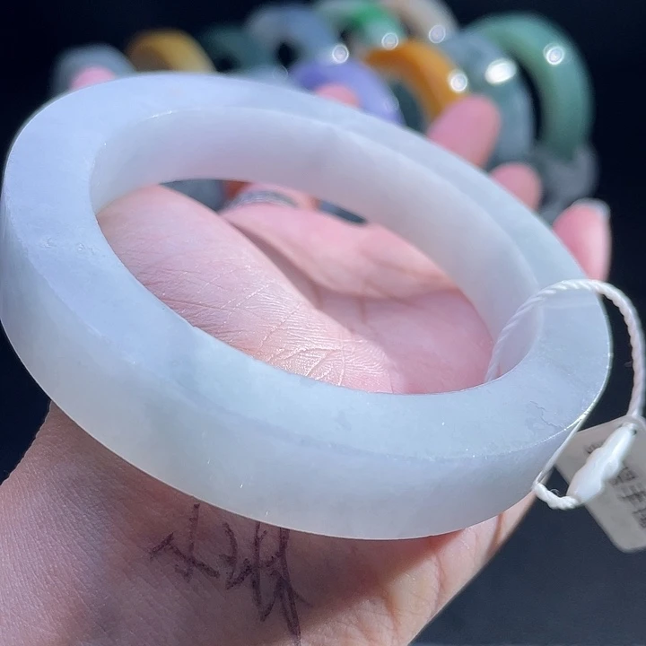 定制翡翠未镶嵌翡翠手镯