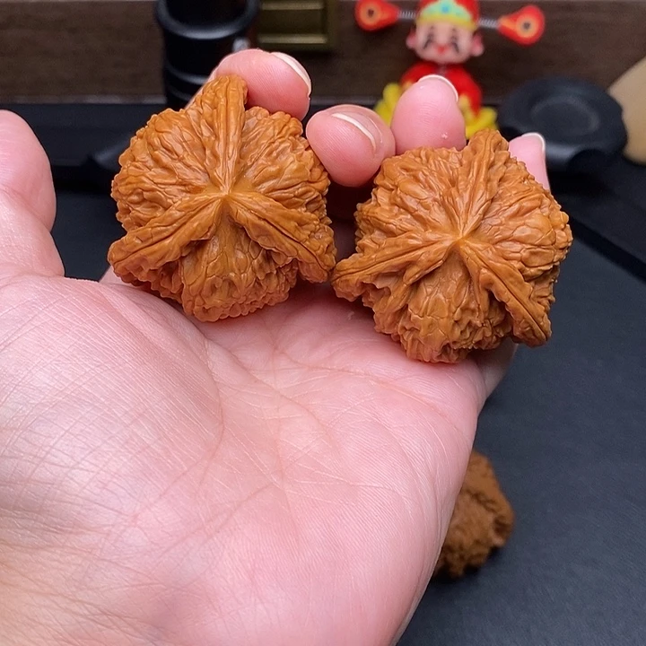 ****金文玩核桃把件白奔