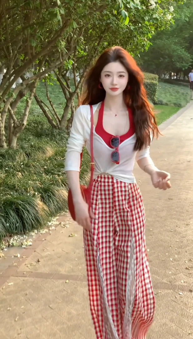 设计感辣妹气质白色防嗮上衣挂脖内搭背心女夏季新款显瘦休闲裤子