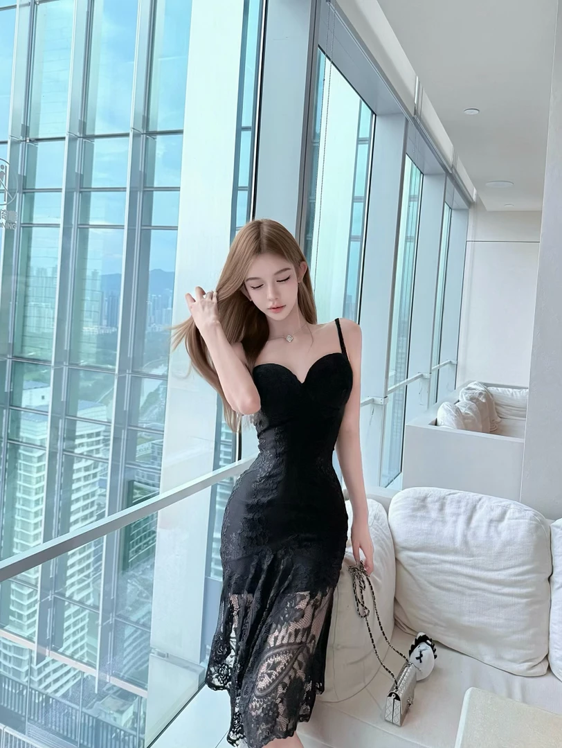 性感蕾丝背心吊带裙女春季新优雅轻奢收腰不规则黑色中长裙鱼尾裙