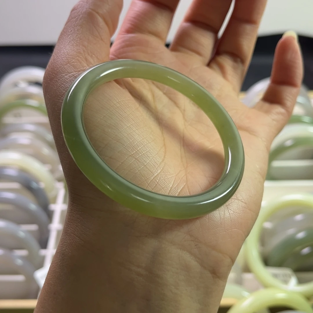 和田玉手镯52.7圈未镶嵌