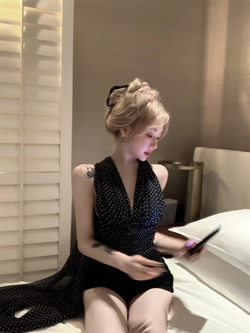 性感辣妹露背收腰显瘦吊带背心女夏季设计感挂脖飘带波点上衣新款