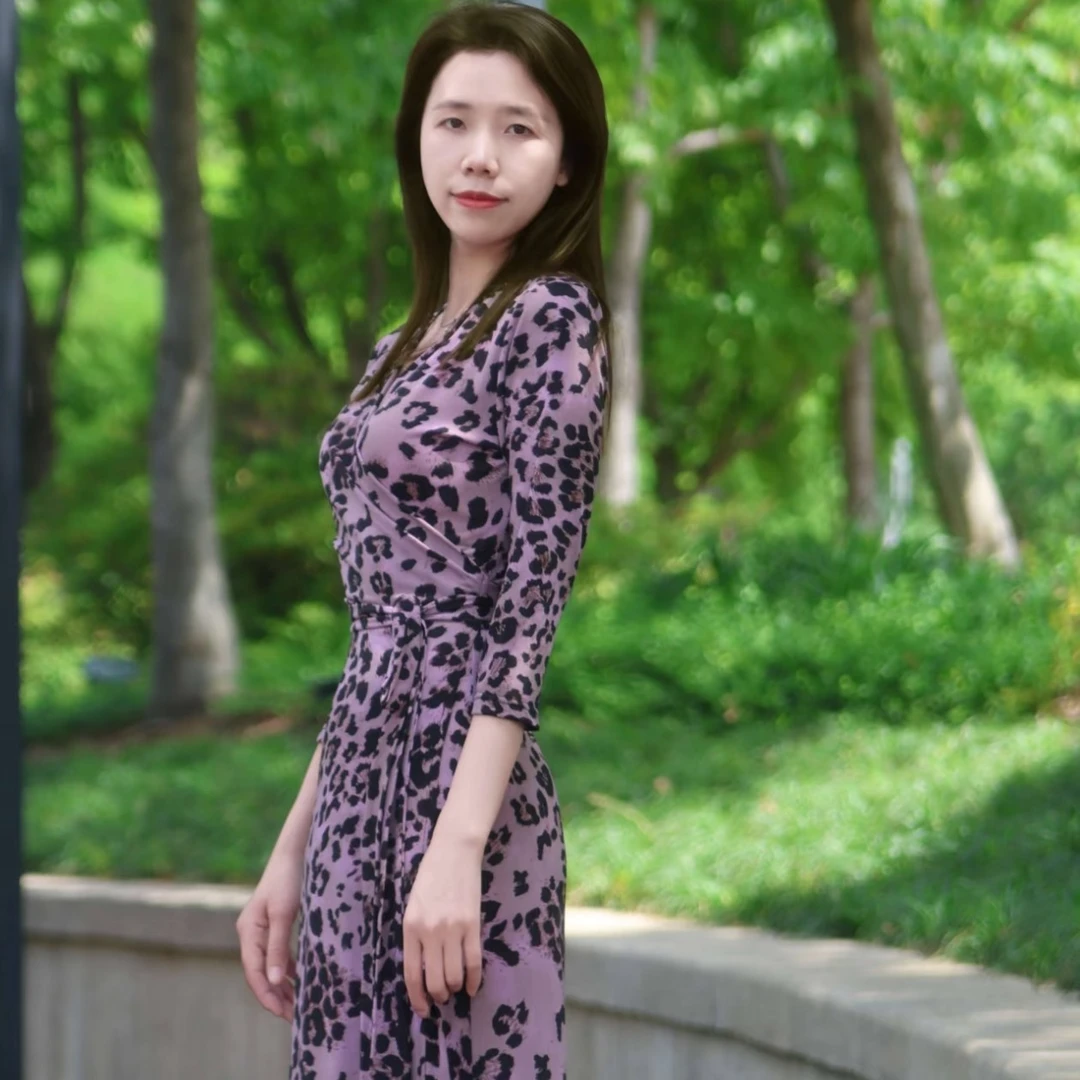 新款紫色豹纹V领一片式裹身群长款气质海边度假风连衣裙高级感