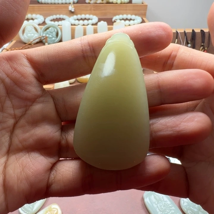 和田玉未镶嵌颈饰若羌平安牌